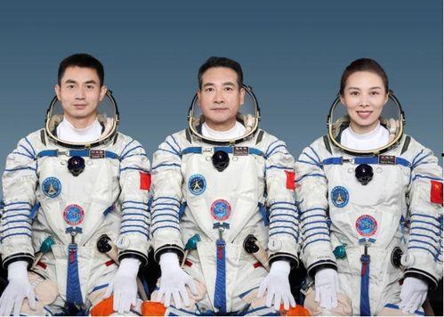 国产积木宇航员拼装视频,创意搭建，探索太空奥秘